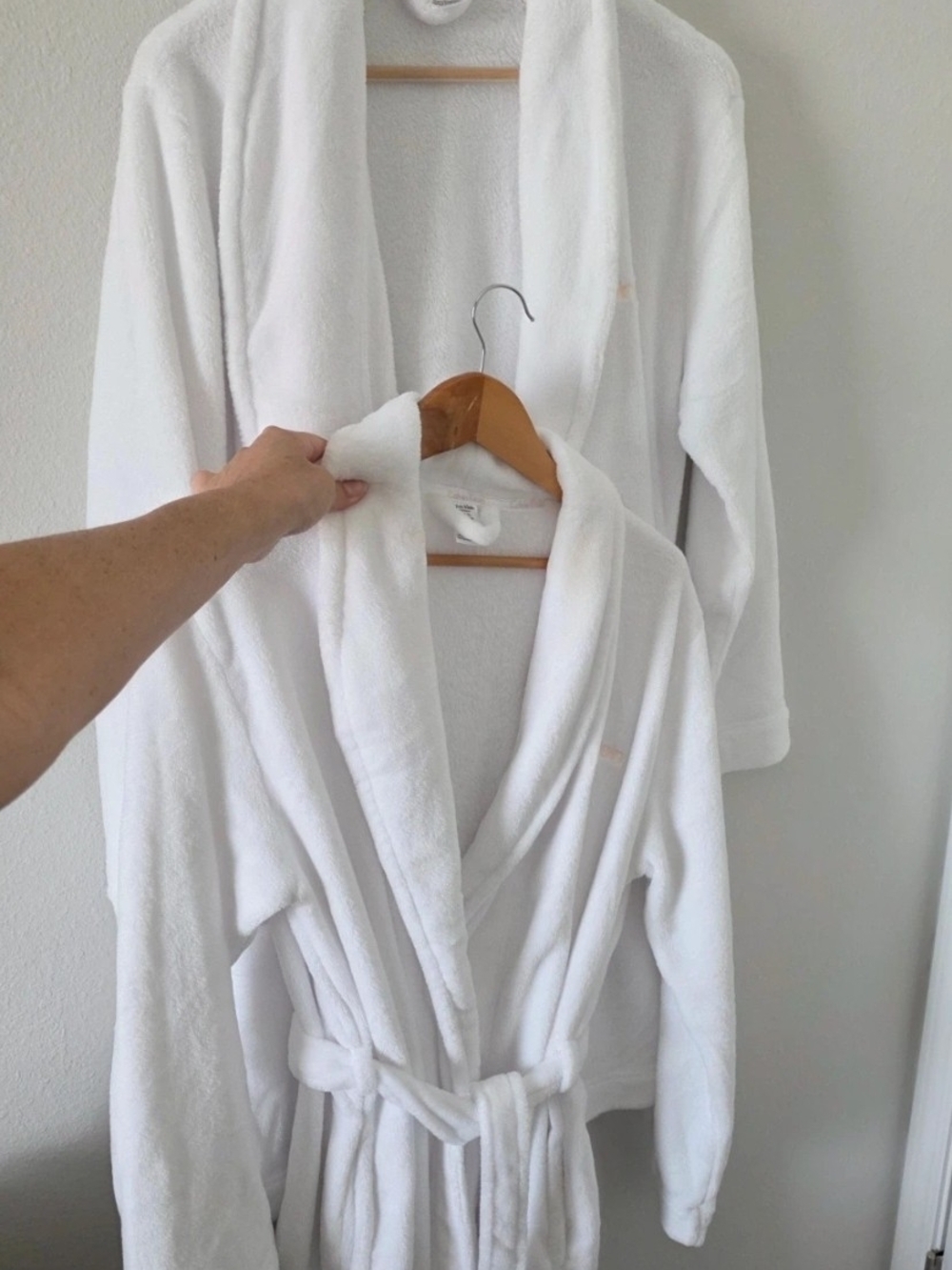 Calvin Klein White Plush Shawl-Collar Robe with Tie Belt